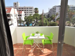 Amazing sunny apartment, free WIFI, international TV and VoD, center of Las Americas